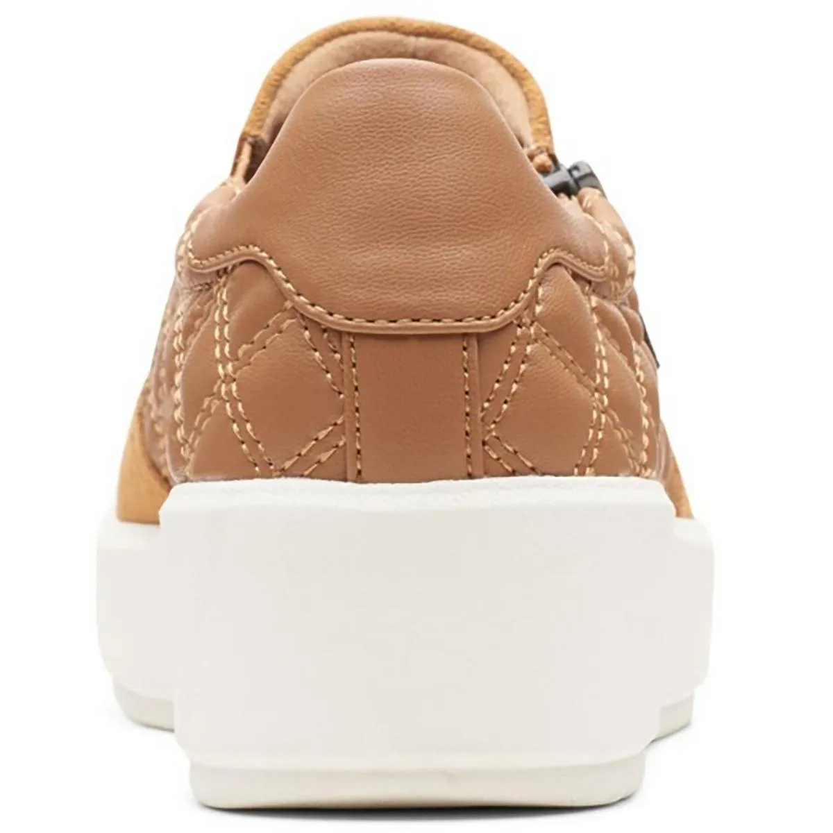 Clarks Womens Layton Step Leather Quilted Slip-On Sneakers