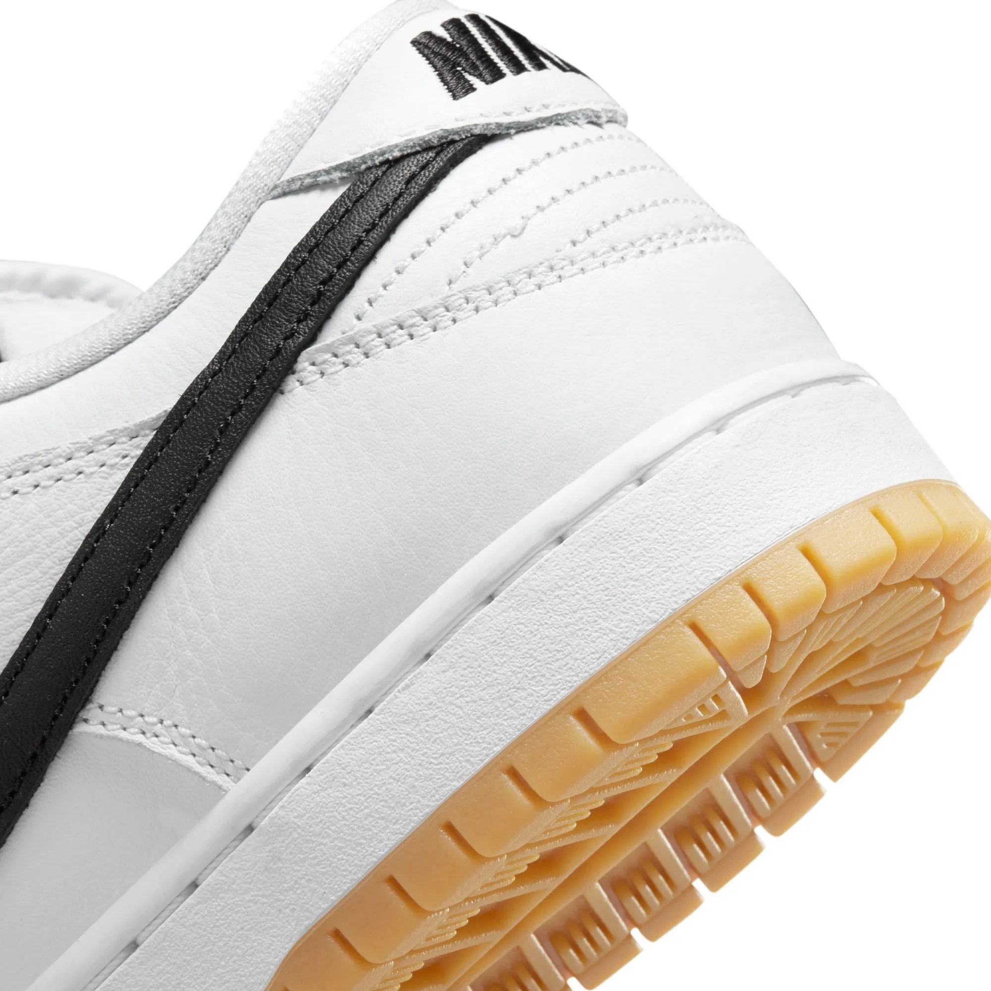 DUNK LOW PRO ISO WHITE / BLACK / GUM LIGHT BROWN