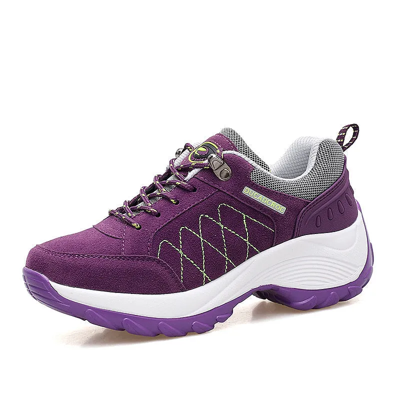 Durable hiking shoes in mesh with color combination