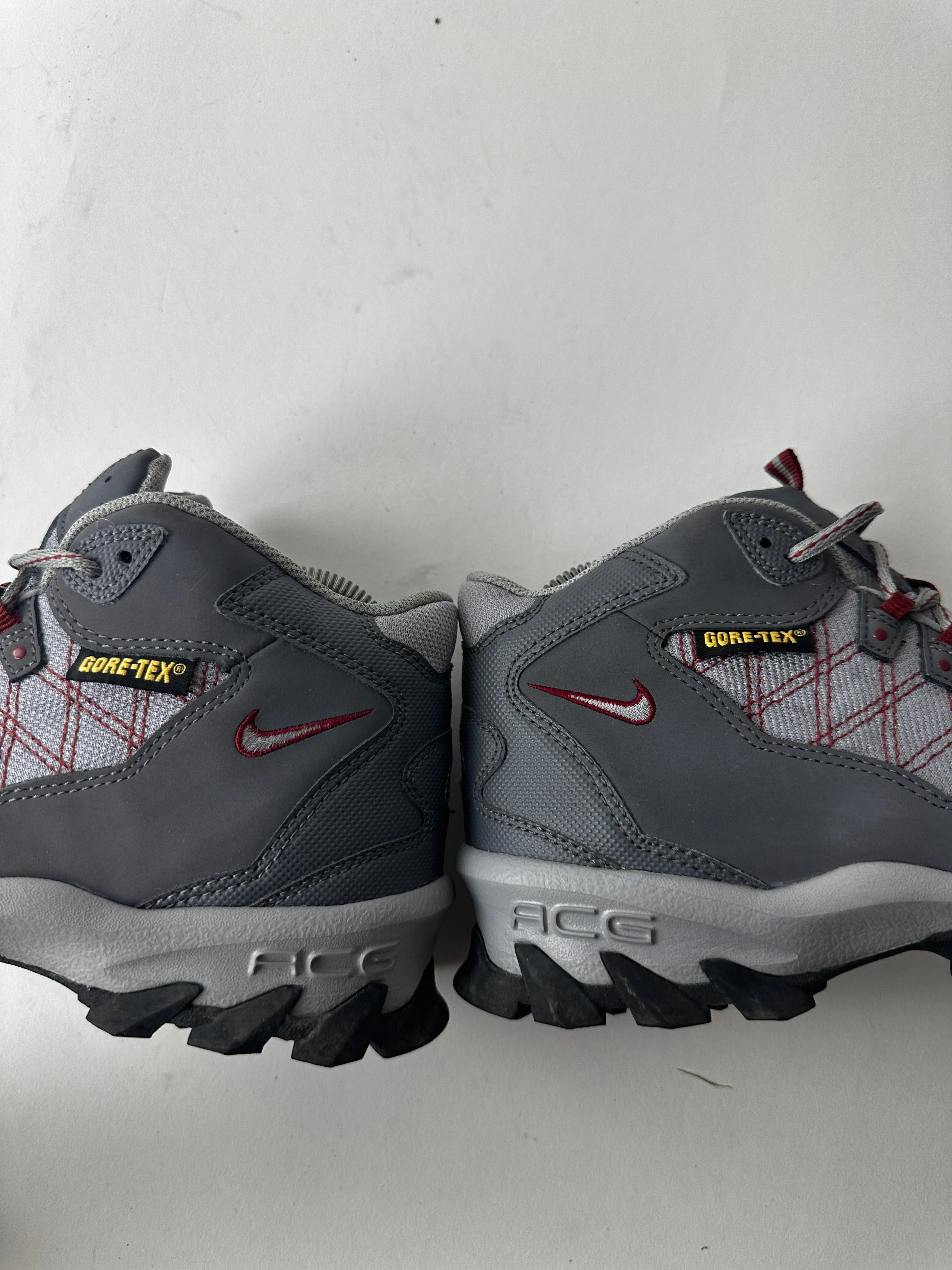 Nike ACG Boots Womens 6.5 Grey Gore Tex Hiking