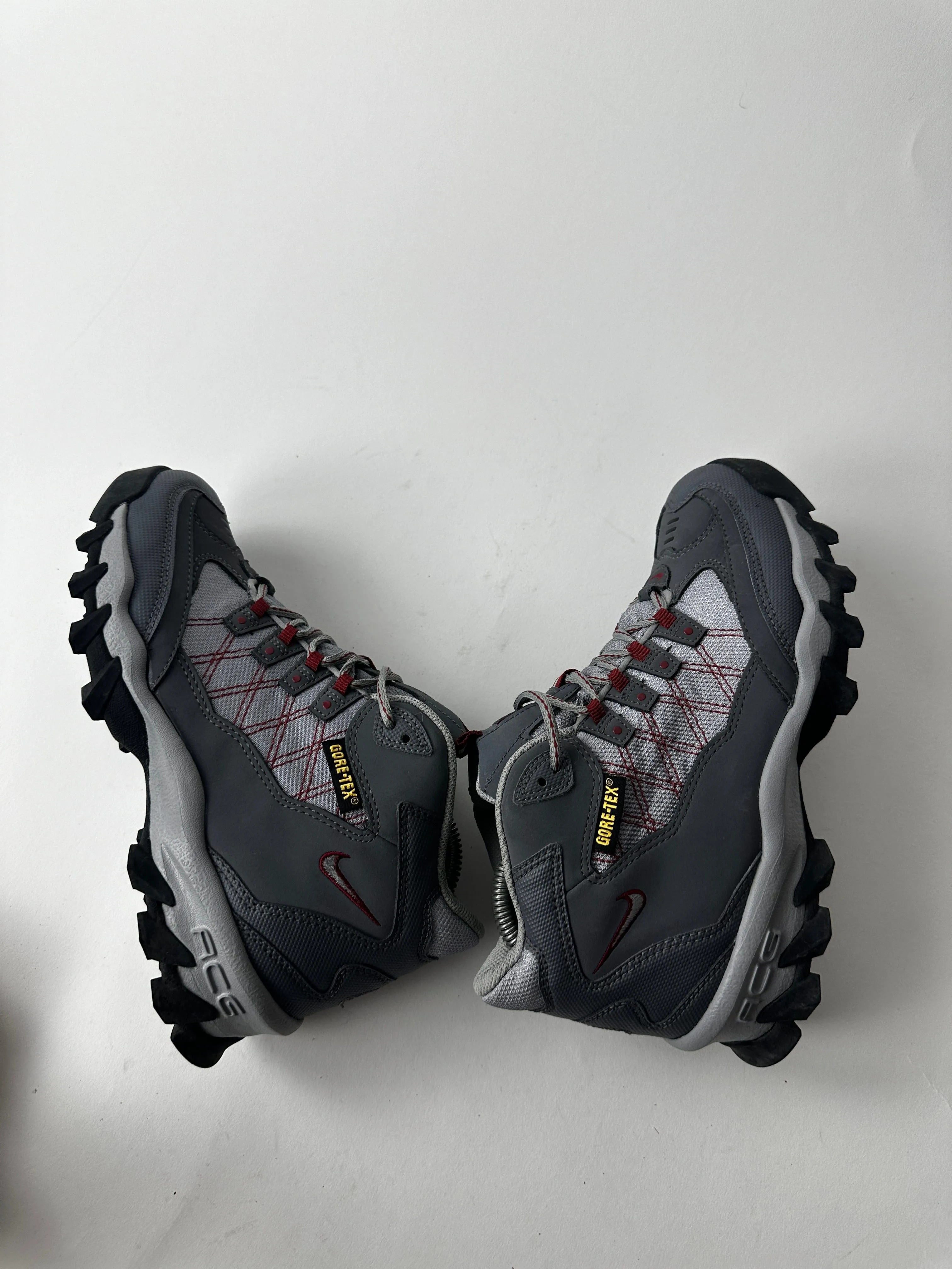 Nike ACG Boots Womens 6.5 Grey Gore Tex Hiking