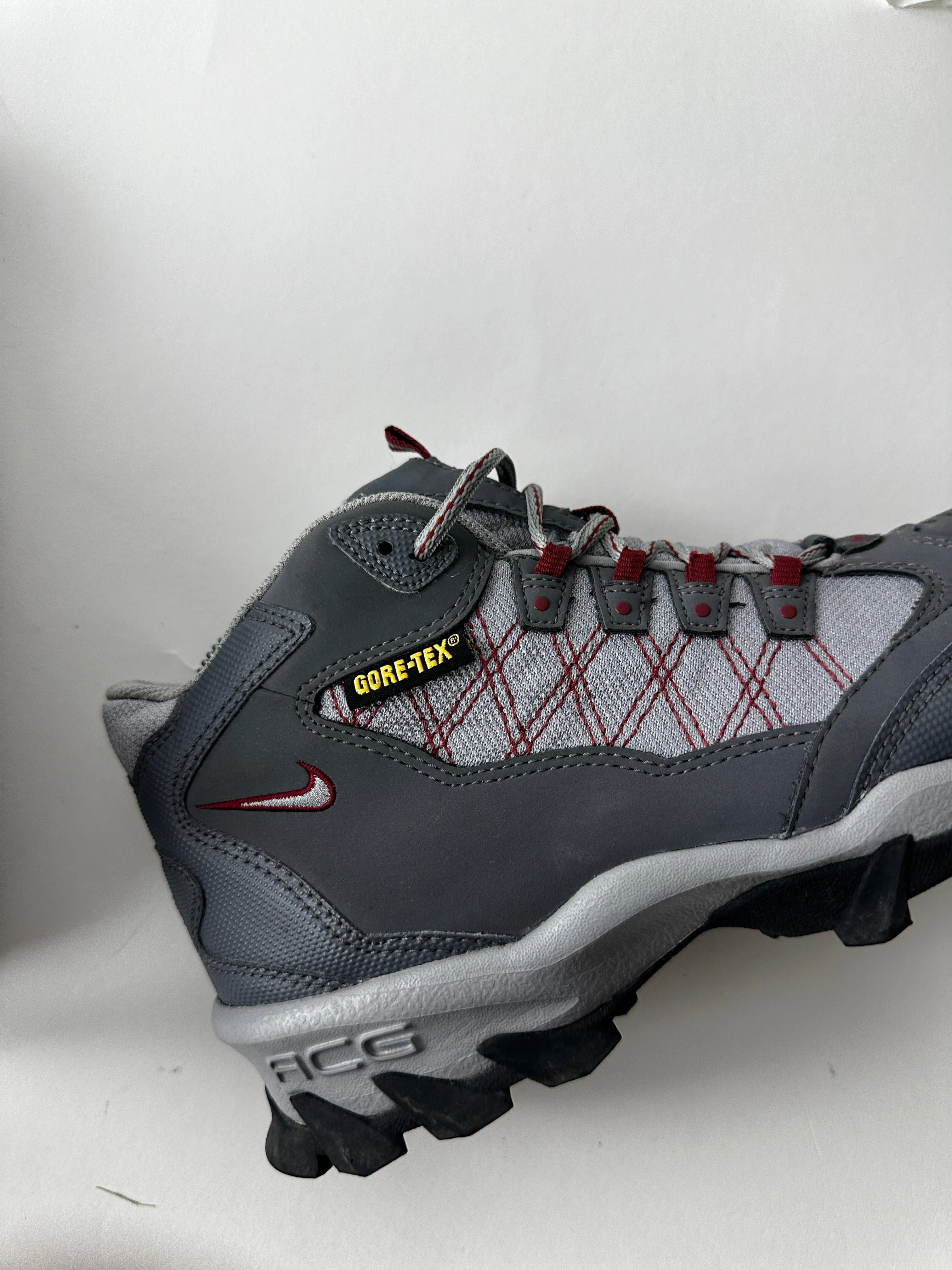 Nike ACG Boots Womens 6.5 Grey Gore Tex Hiking