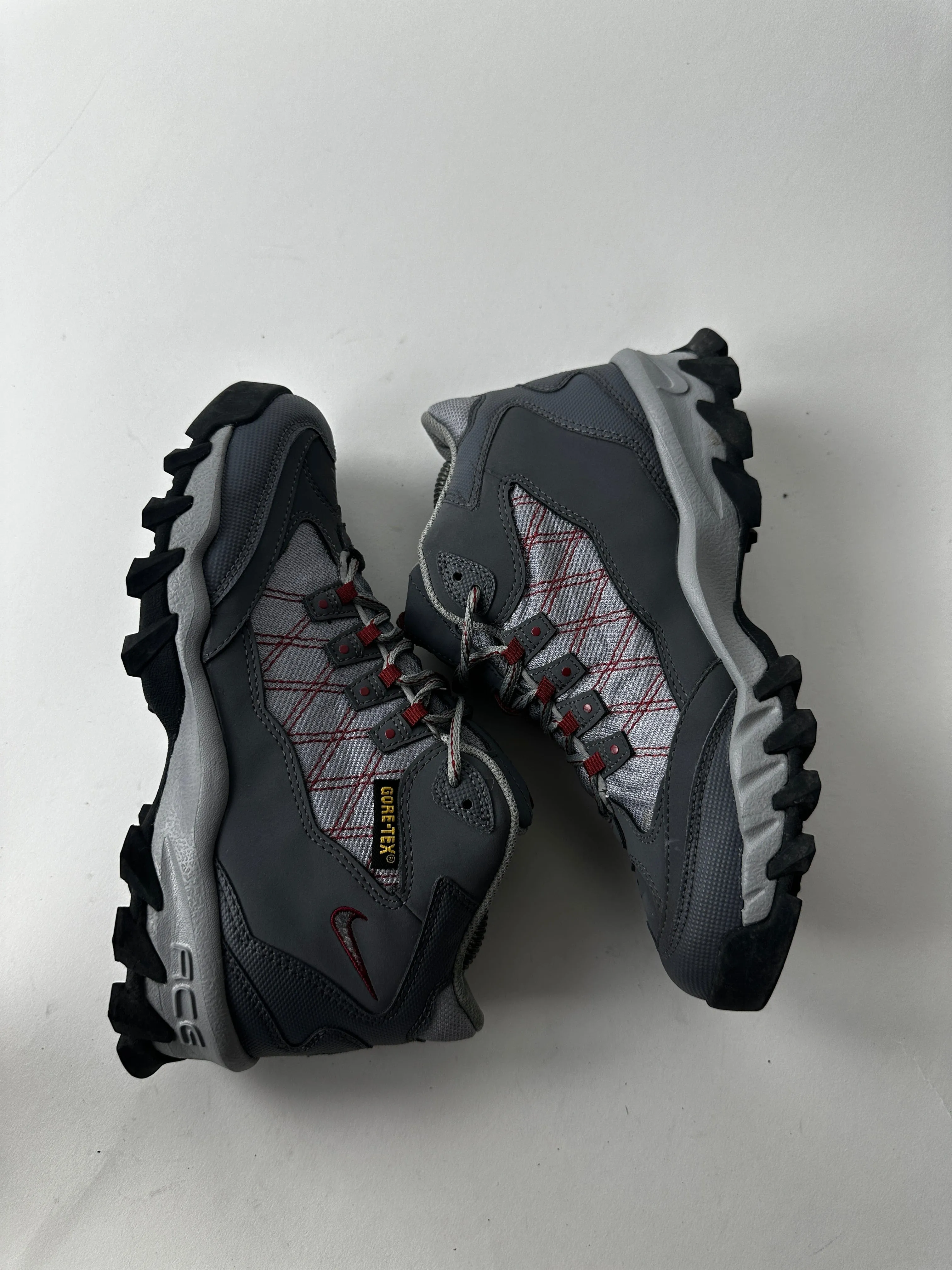 Nike ACG Boots Womens 6.5 Grey Gore Tex Hiking